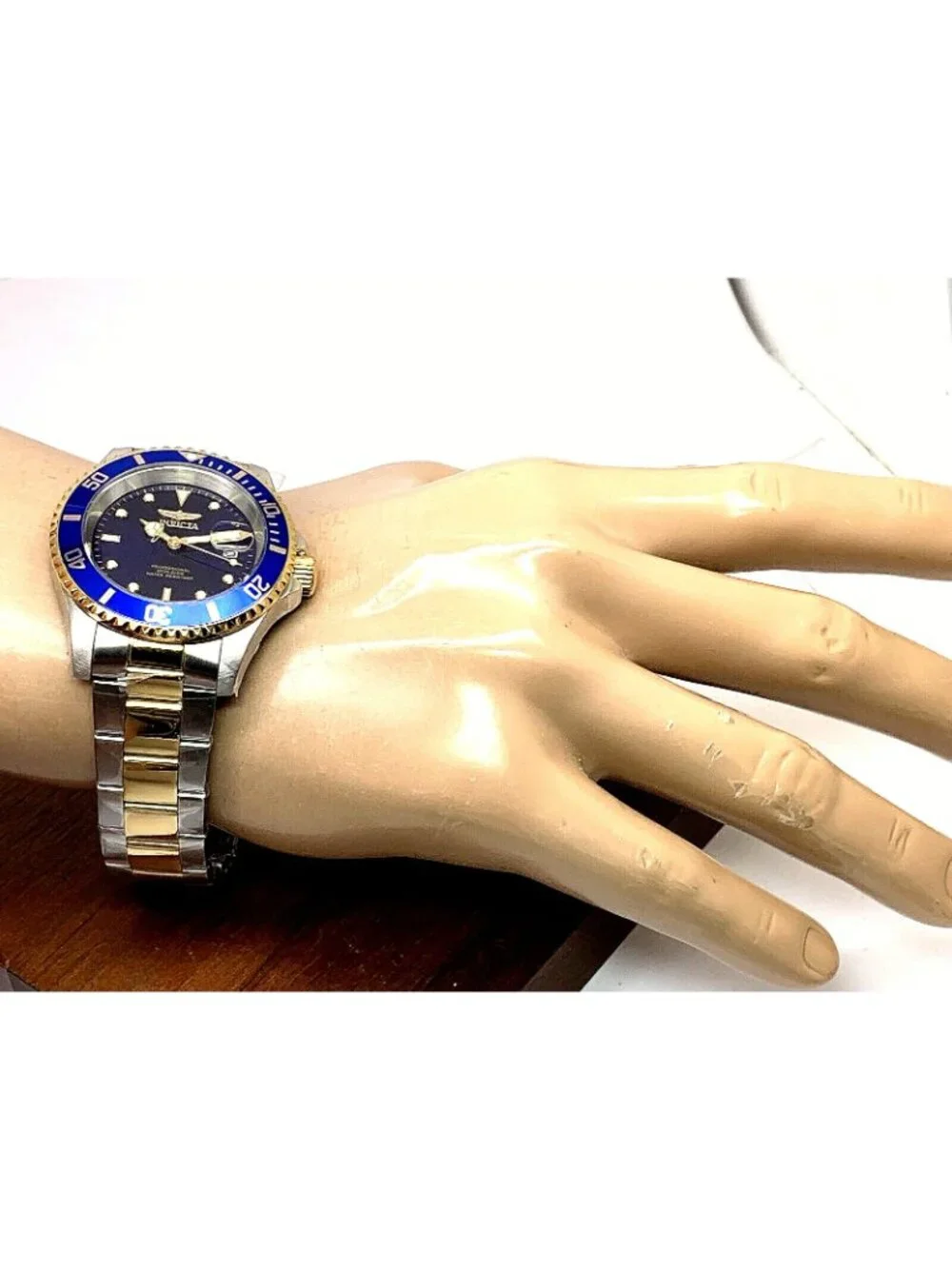 Invicta Men's Watch 26972 Pro Diver Blue Dial 2-Tone Stainless Steel Quartz 40mm
